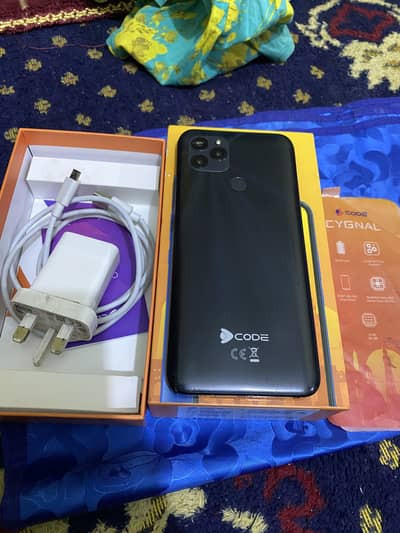 Dcode Cygnal 3/32GB complete box PatA official Aproved original panal