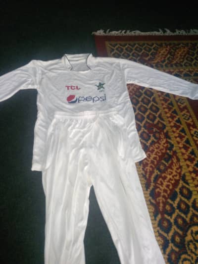 size . medium . New white kit for cricketer in red ball game