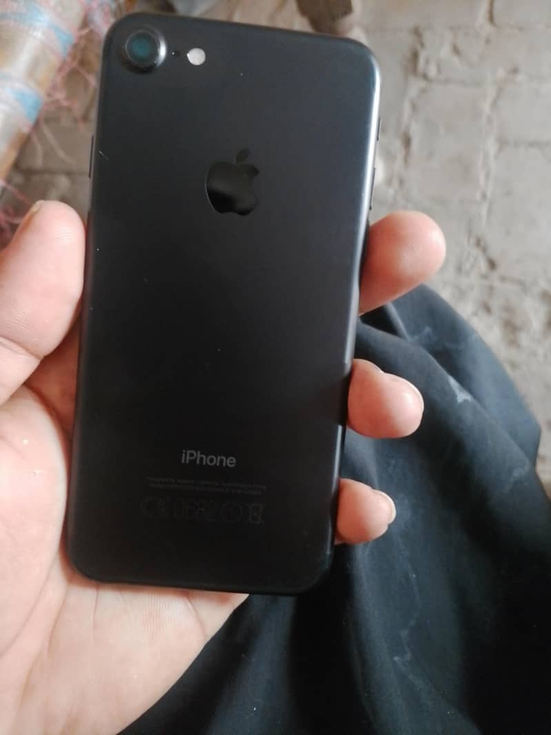 Apple iPhone 7 0