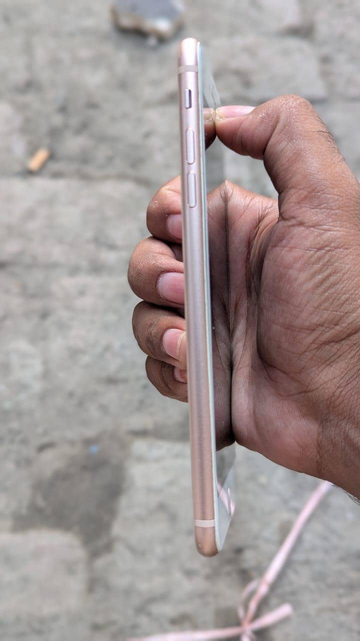 Apple iPhone 8 Plus 4