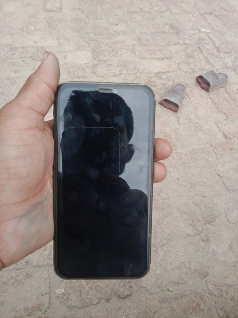 Apple iPhone 11 3