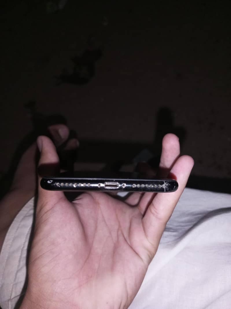 Apple iPhone 7 Plus 2