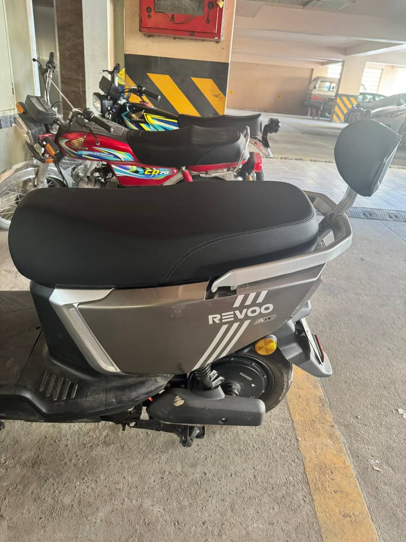 Revoo A12 2