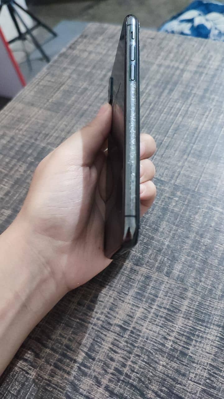 Apple iPhone X 3