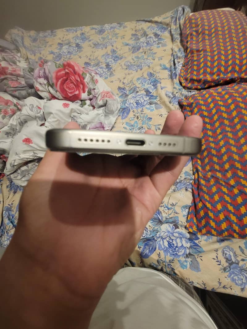 Apple iPhone 15 Pro Max 3