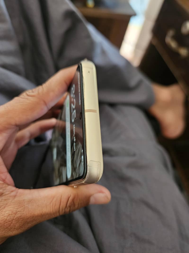 Google Pixel 8 4