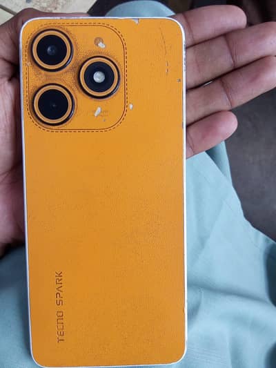 Tecno spark 10 4/128 box charger available