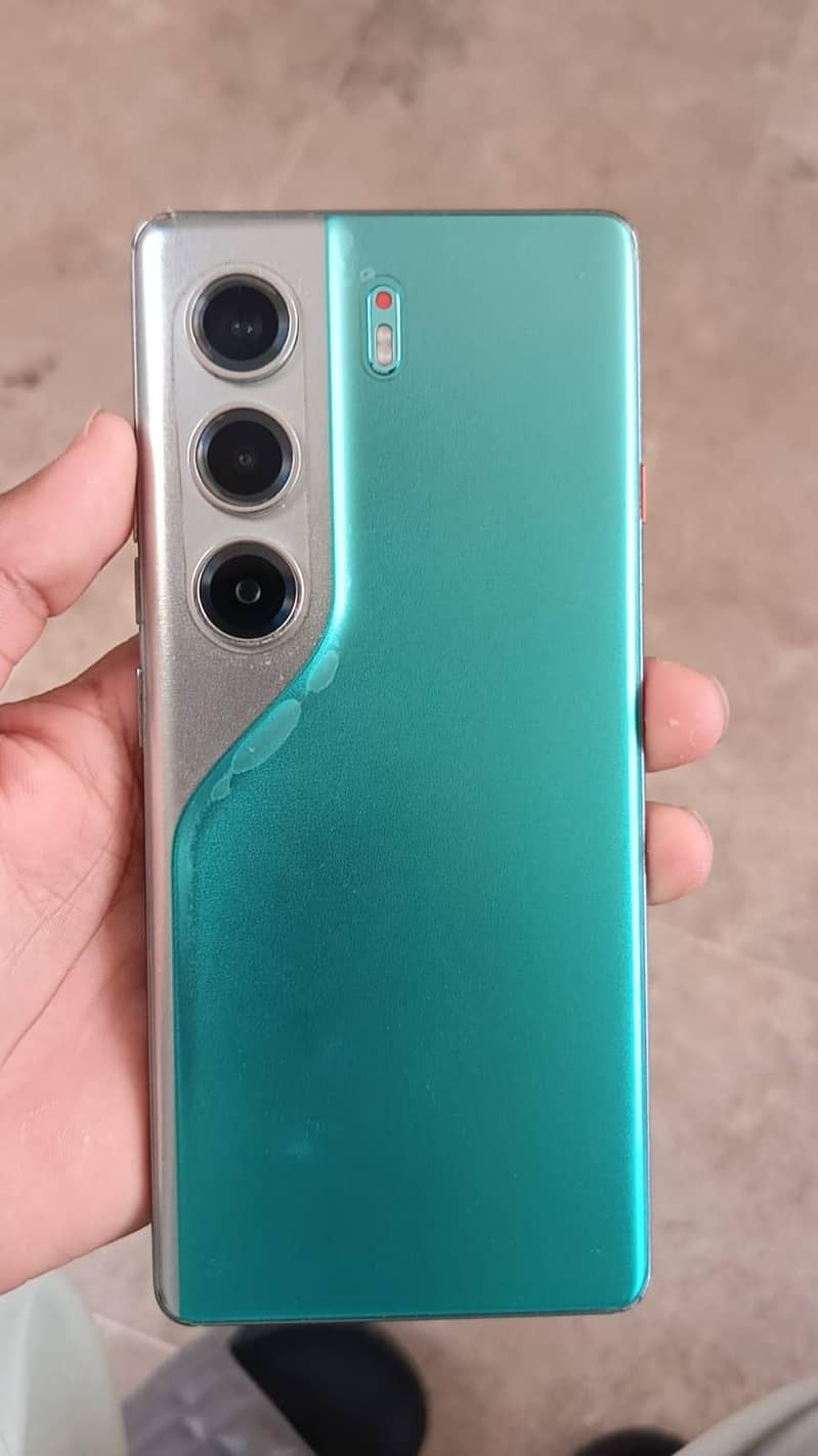 Tecno CAMON 40 Pro 0