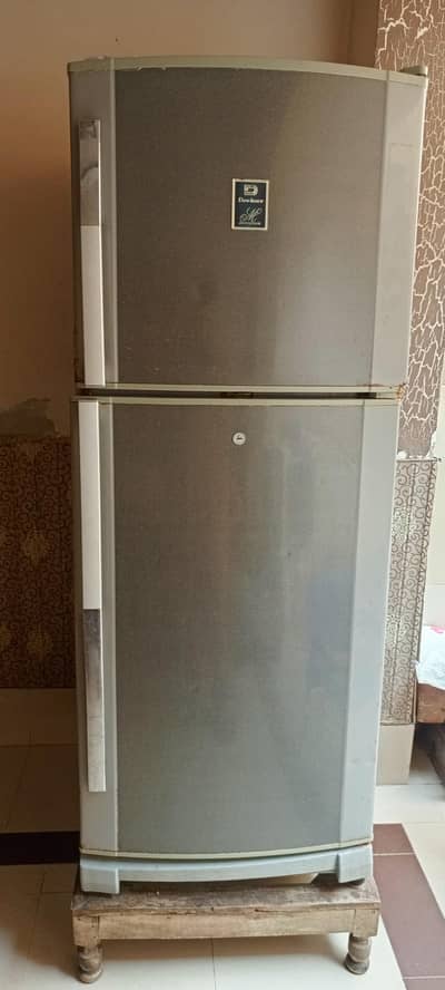 Dawlance fridge bilkl ok working no issue