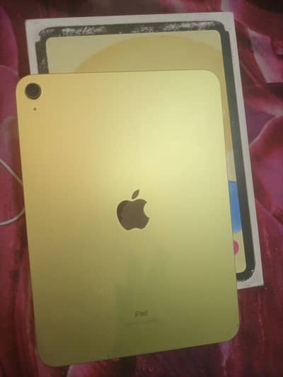 I pad 10th generation with original box slightly used