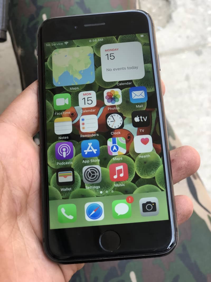 Apple iPhone 8 3