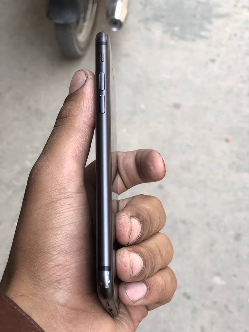 Apple iPhone 8 6