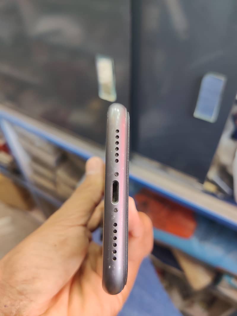 Apple iPhone 11 0