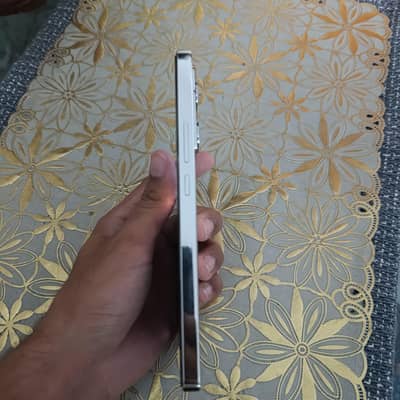 I am selling my infinix note 40 . . lush condition neat and clean