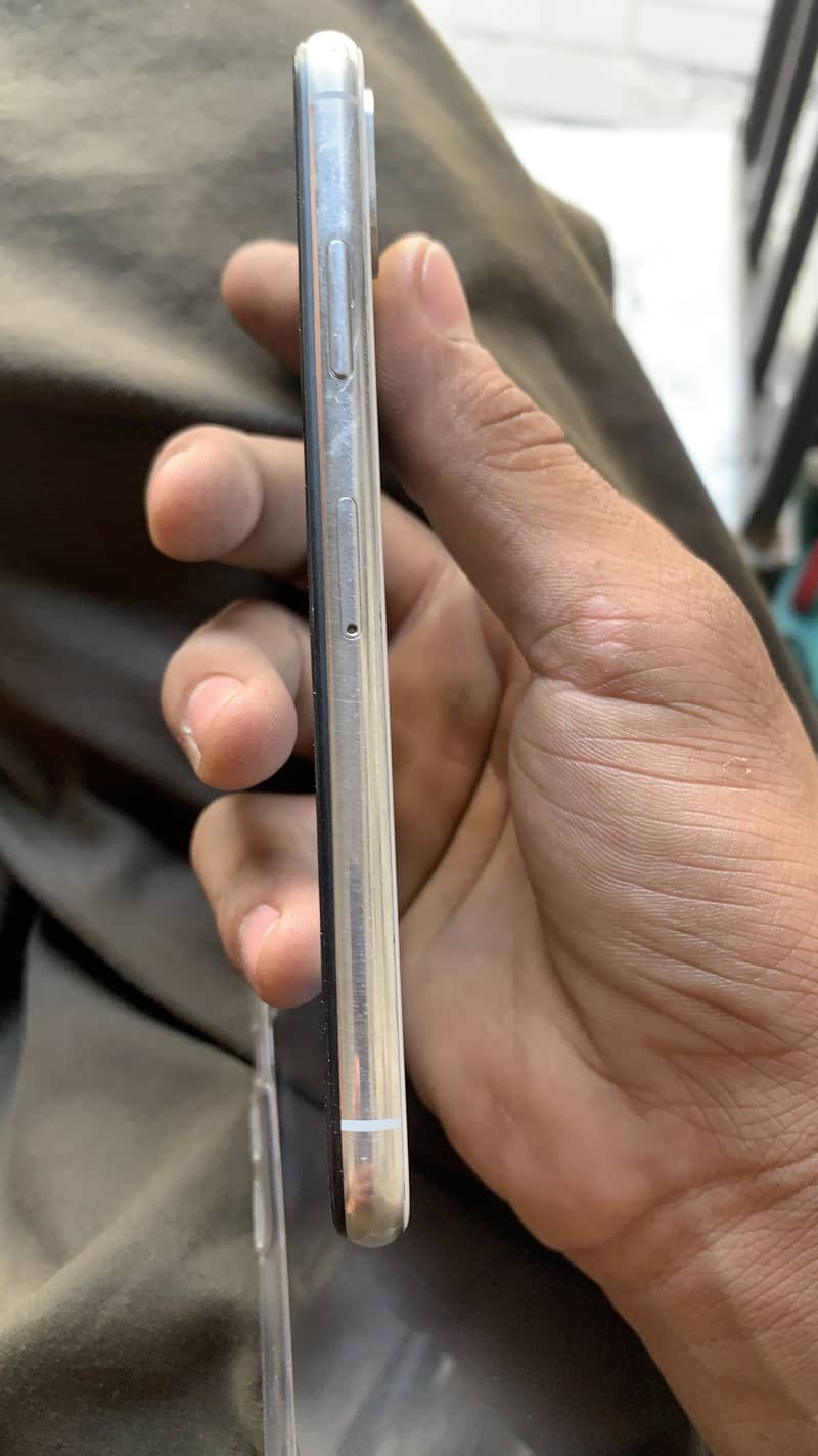 Apple iPhone X 3