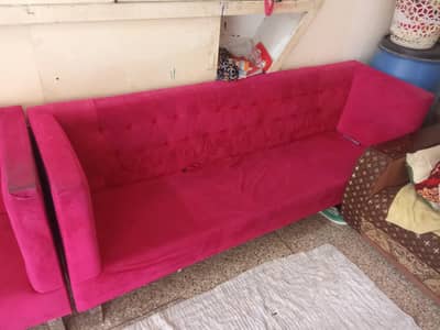 3 seater sofa for sale in lush condition.