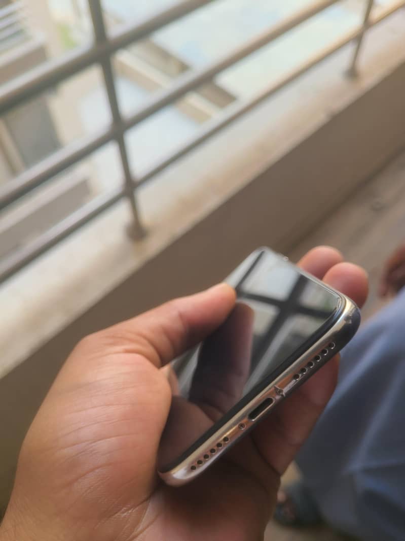 Apple iPhone X 5