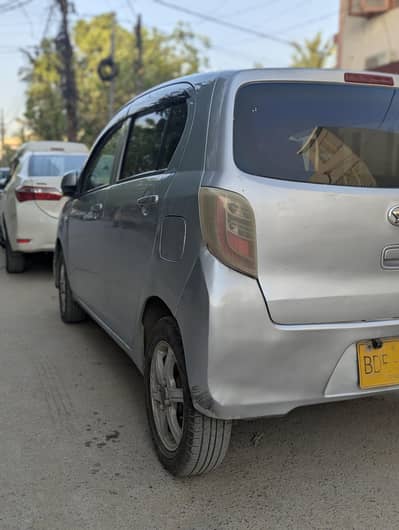 Daihatsu Mira 2012