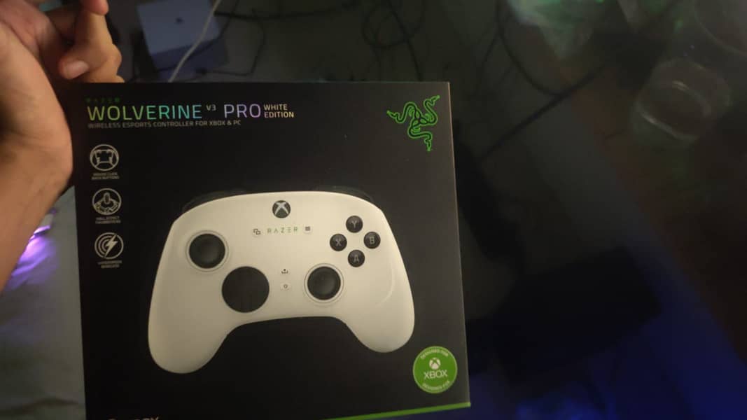Razer Wolverine v3 pro 2