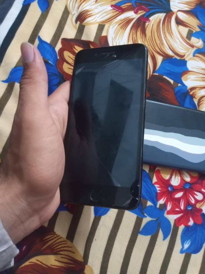 Apple iPhone 7 Plus 0