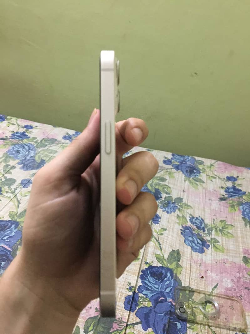 Apple iPhone 13 2