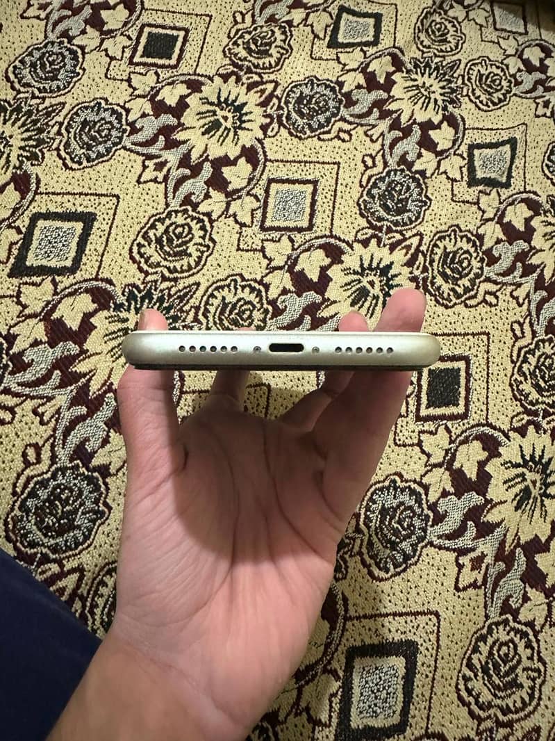 Apple iPhone 11 3