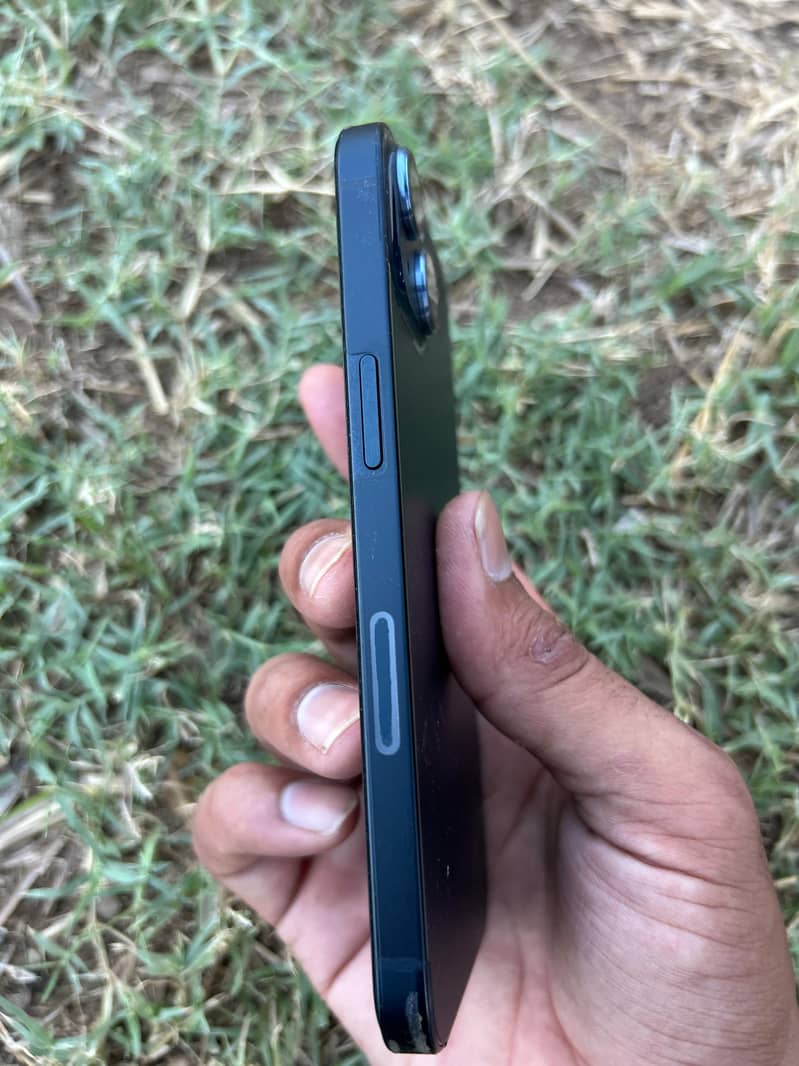 Apple iPhone 13 0