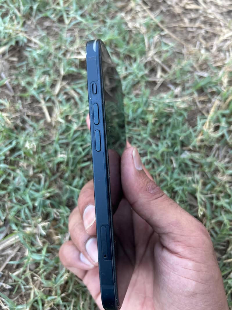 Apple iPhone 13 2