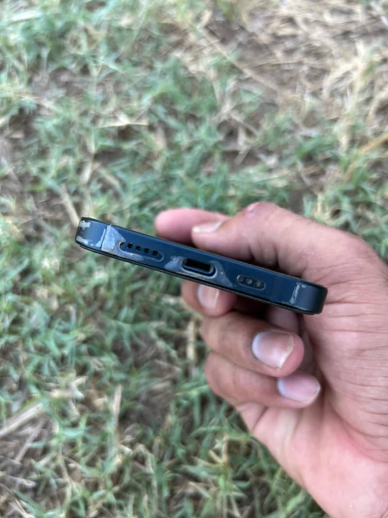 Apple iPhone 13 4