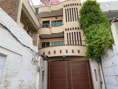 Stunning Prime Location 9 Marla Building In Katchehry Road Available