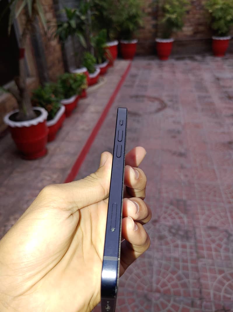 Apple iPhone 12 mini 3
