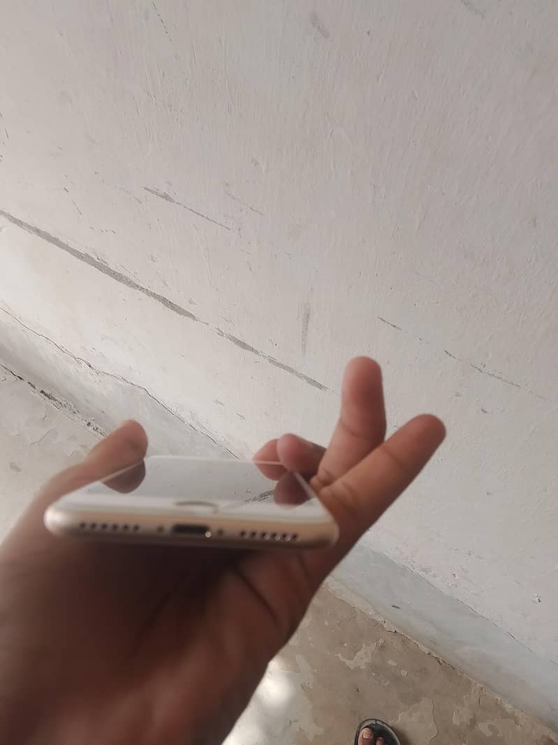 Apple iPhone 7 3