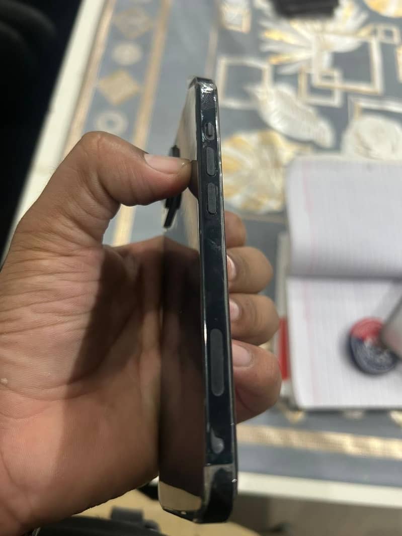 Apple iPhone 15 4