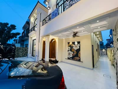10 Marla Spacious House For Sale In Bahria Town Lahore | Best Investment