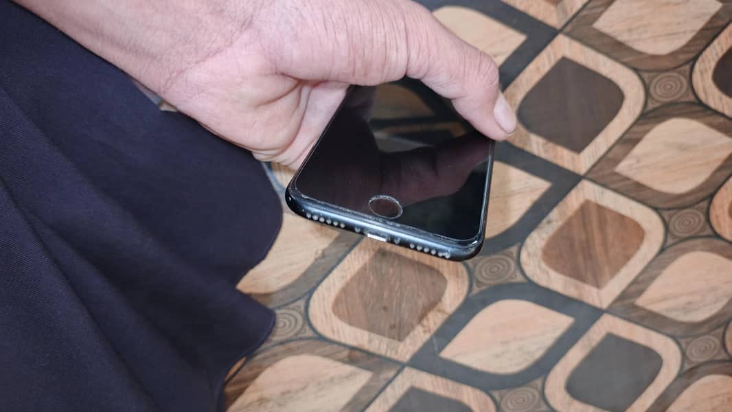 Apple iPhone 7 7