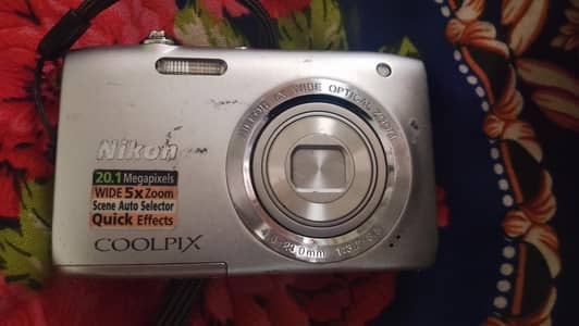 Nokon Coolpix S280 digital camera