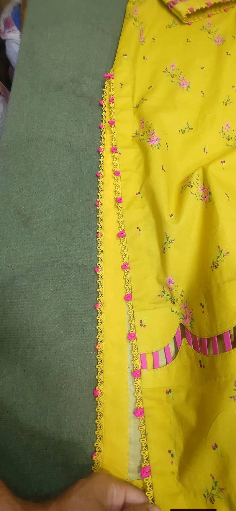 need a stitcher  ہمیں اپنے سلائی کے کام کرنے کے لیے ایک ککاریگر کی ہے 1