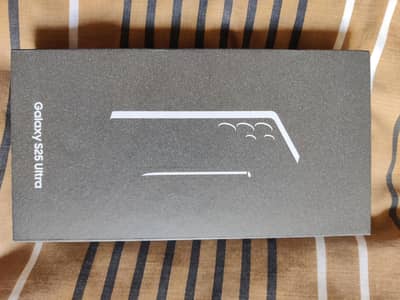 Selling my brand new Samsung S25 ultra UAE version