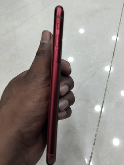 I phone 11  water pack. face id ok to town ok memory 64 battery 94.