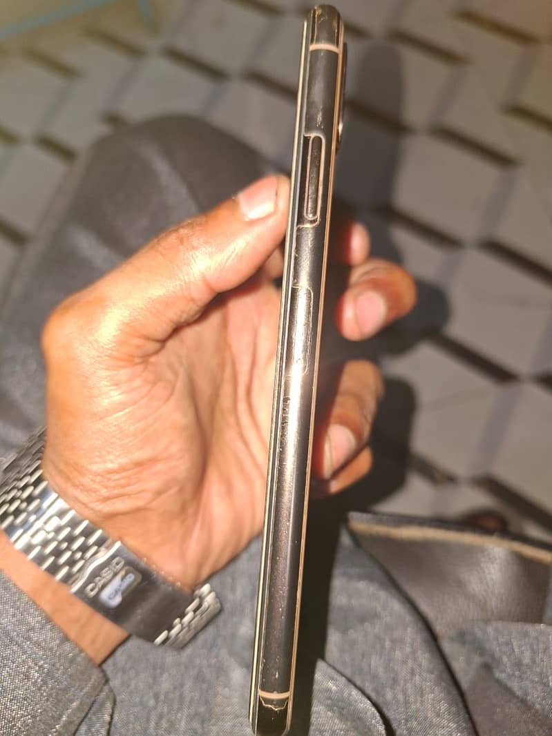 Apple iPhone XS Max 1