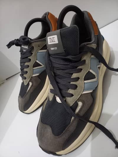 shoes size UK 8 EU 43 in premium plus condition like Nike puma Adidas