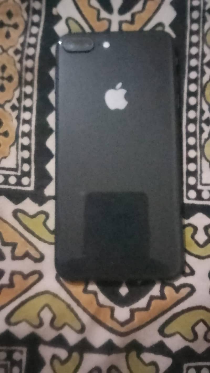 Apple iPhone 8 Plus 1