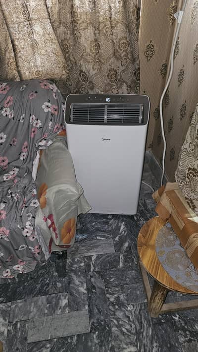 Ton Portable AC – Excellent Condition – Fast Cooling