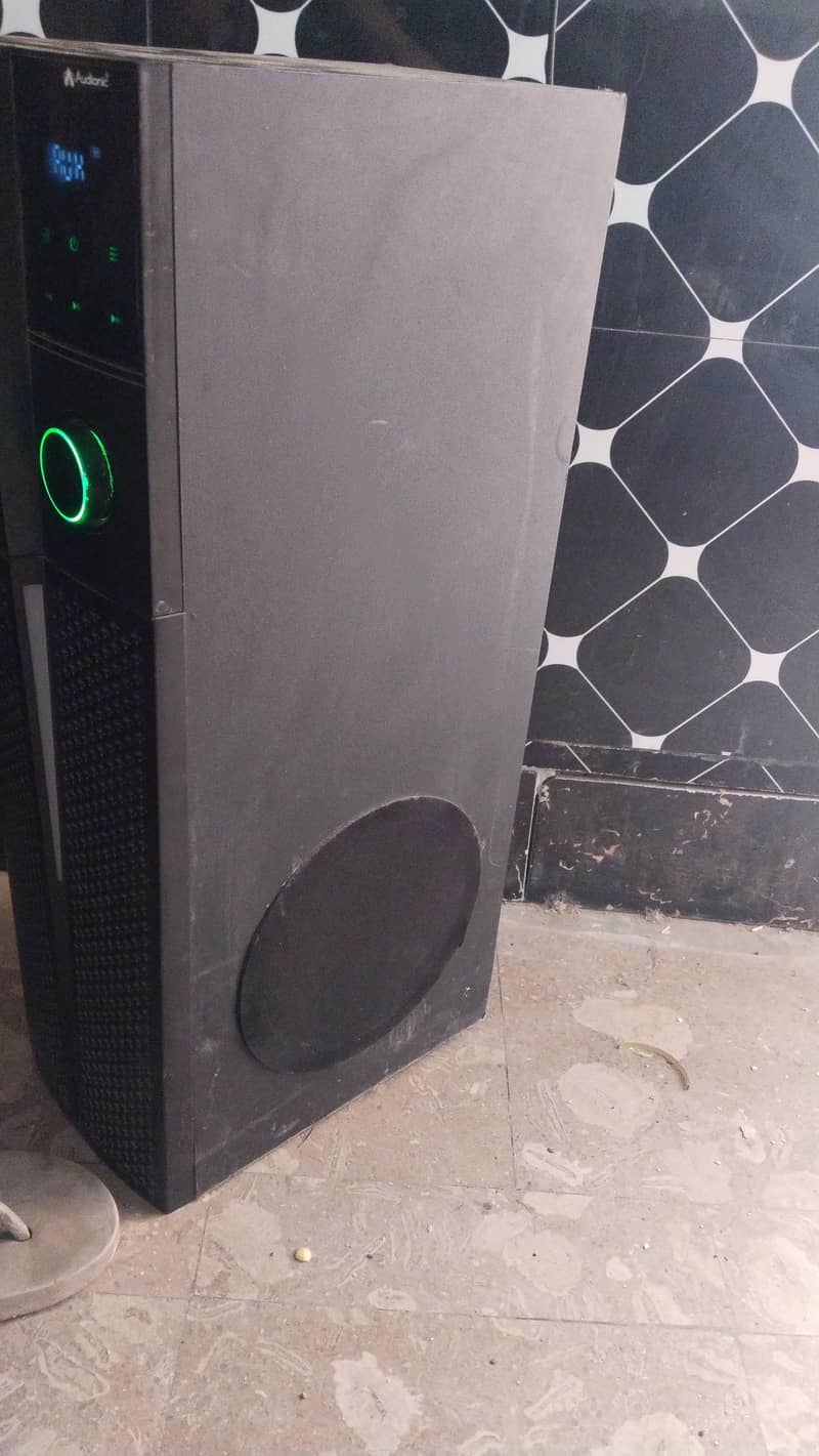 Large speaker 1
