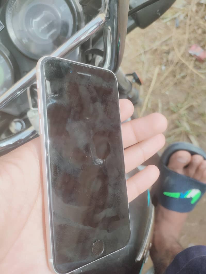 Apple iPhone SE 3rd generation 4