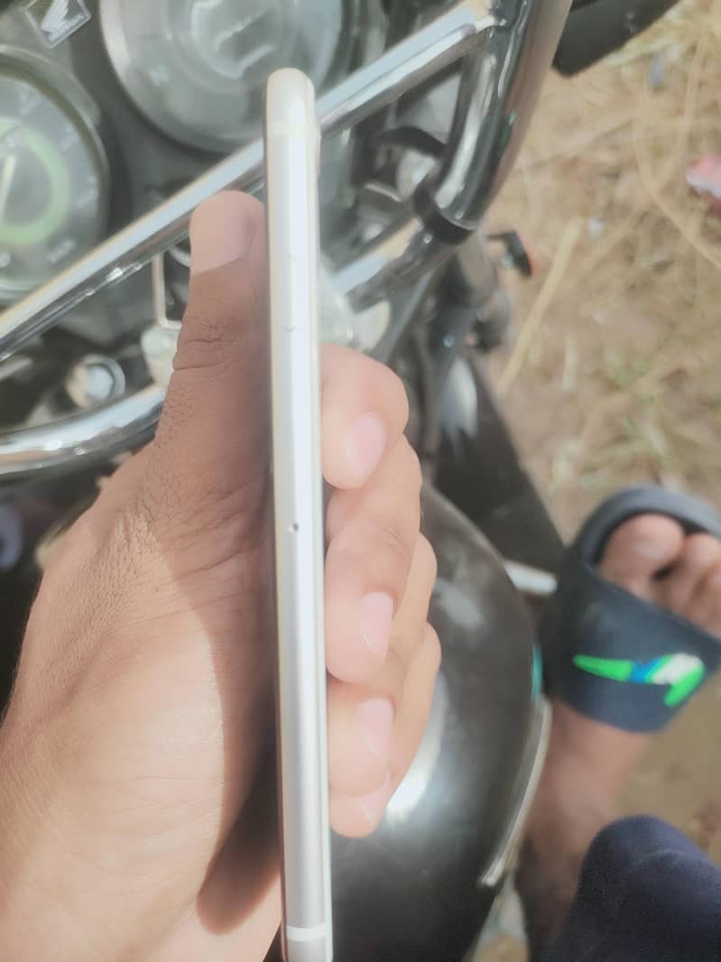 Apple iPhone SE 3rd generation 7