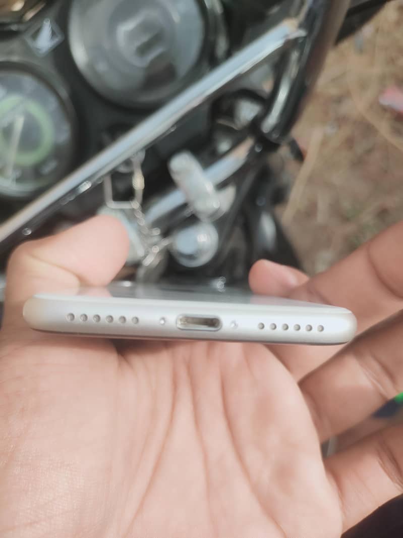 Apple iPhone SE 3rd generation 8