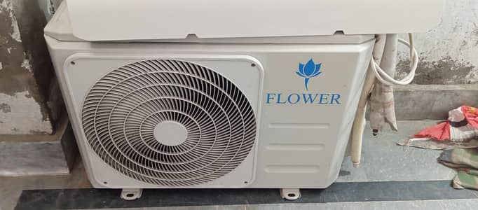 flower company ka 1 ton ka inverter hai. . .