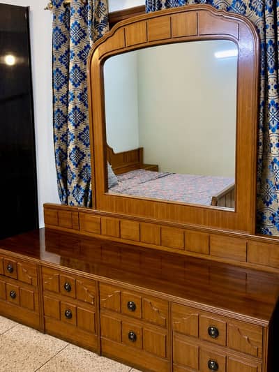 Wooden dresser+seat and corner