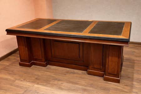 CEO office table for sale urgent